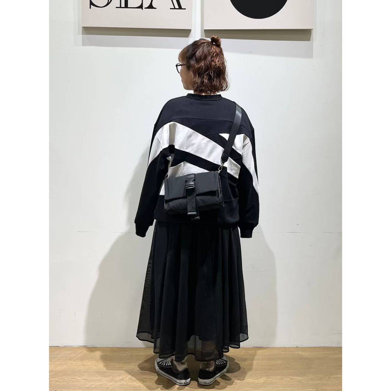 レディースのReebokのTシャツのダサくないおしゃれなコーディネート例