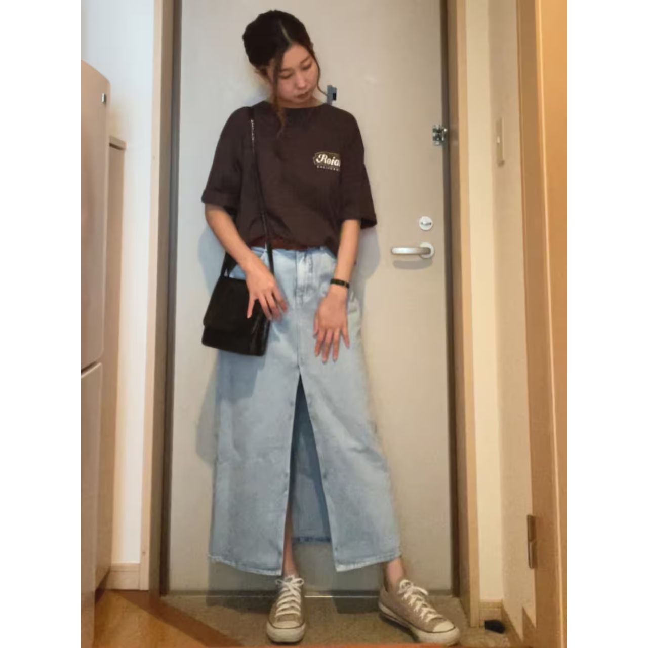 レディースのRoialのTシャツのダサくないおしゃれなコーディネート例