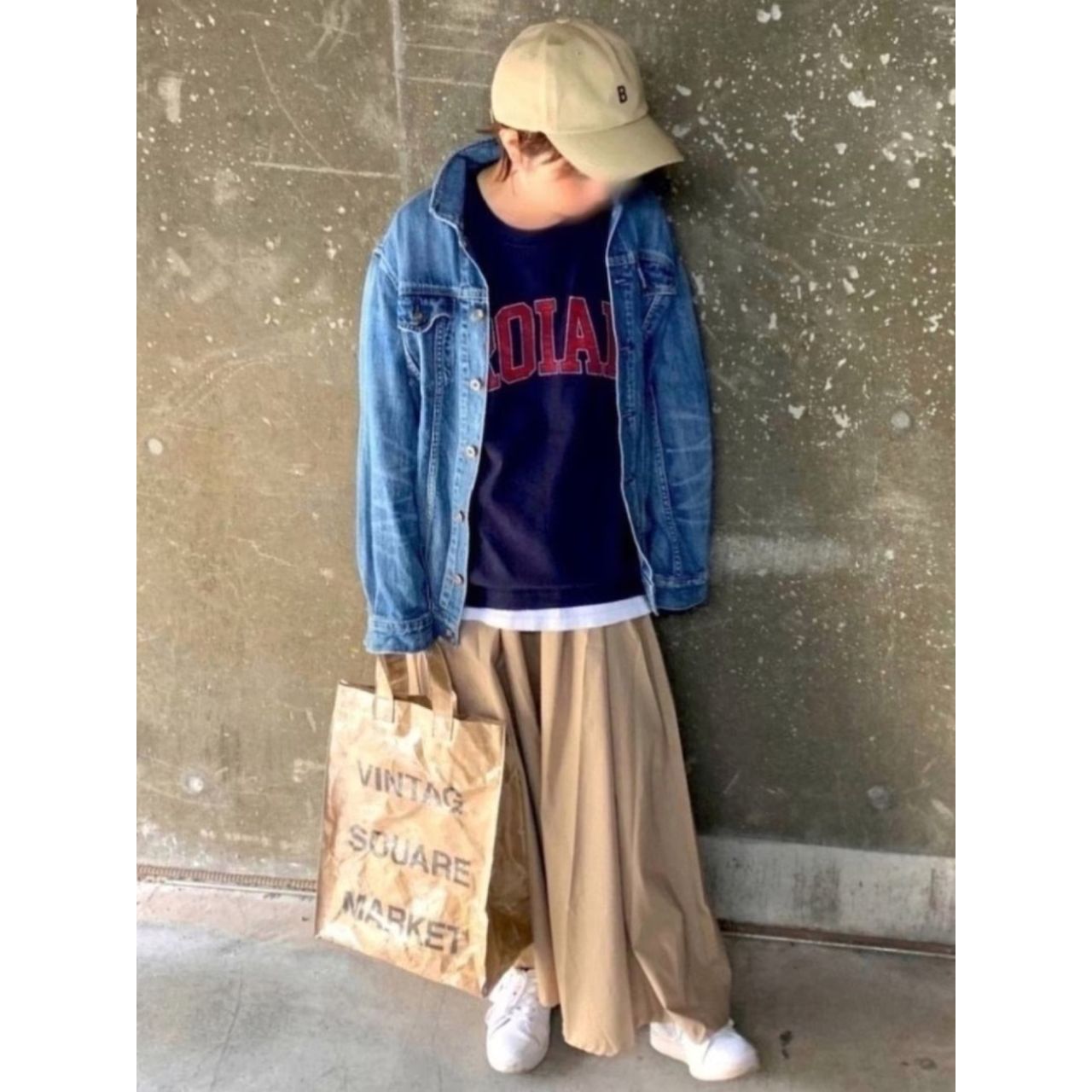 レディースのRoialのTシャツのダサくないおしゃれなコーディネート例
