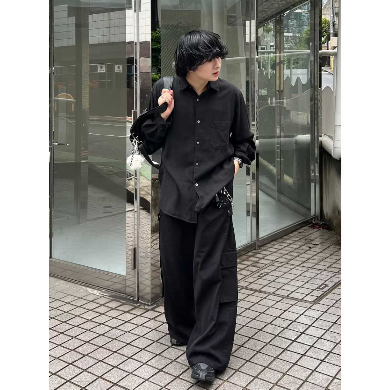 メンズのサロモンのスニーカーのダサくないおしゃれなコーディネート例