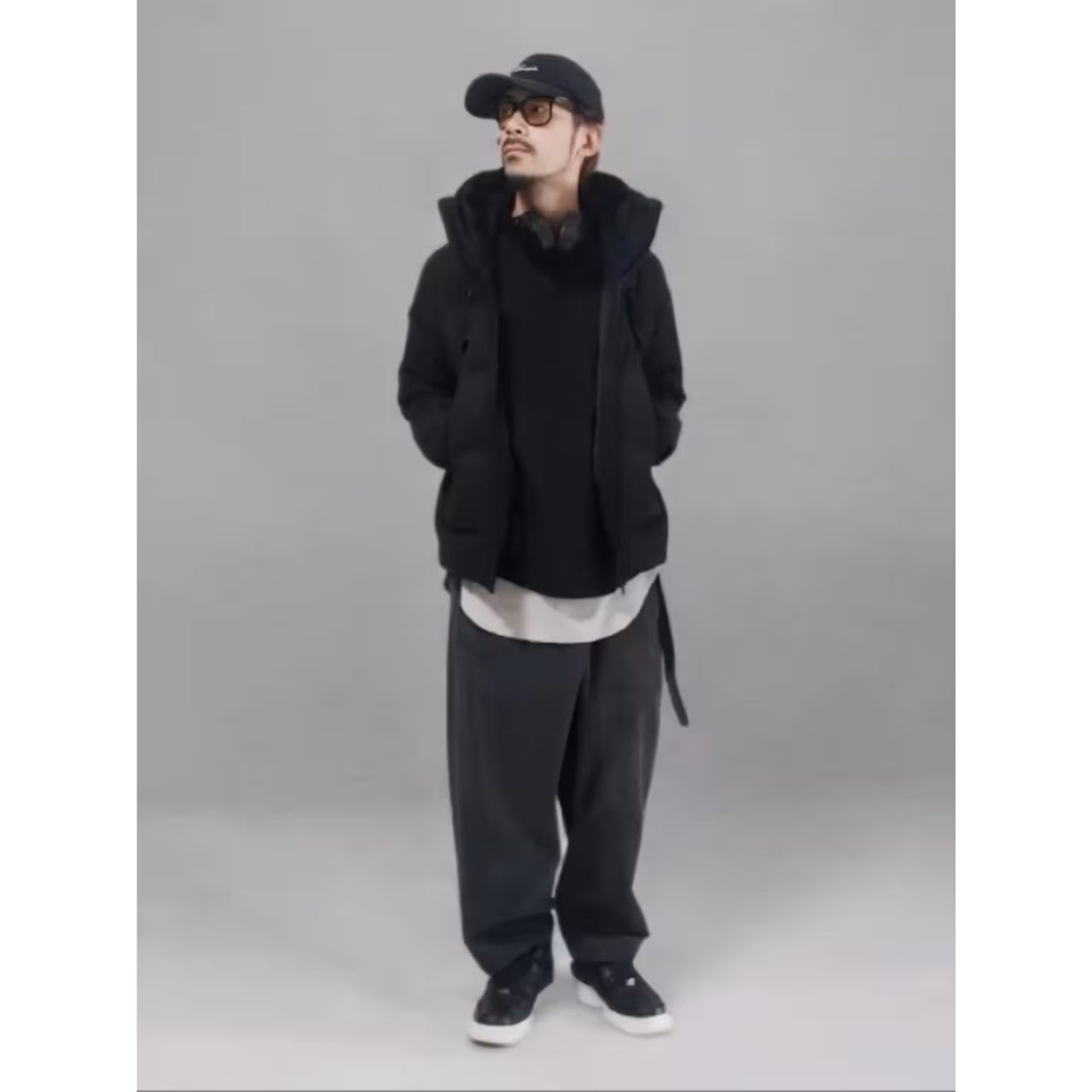メンズのショールカラーのダウンのダサくないおしゃれなコーディネート例
