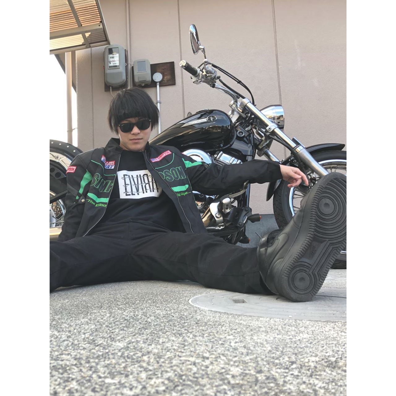 メンズのシンプソンのジャケットのダサくないおしゃれなコーディネート例
