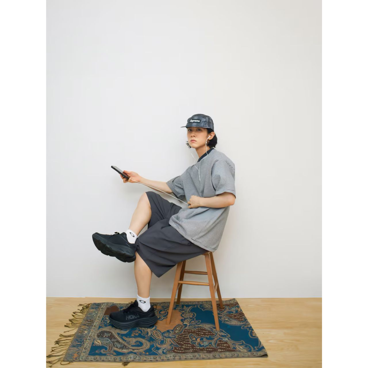 メンズのSupremeのキャップのダサくないおしゃれなコーディネート例