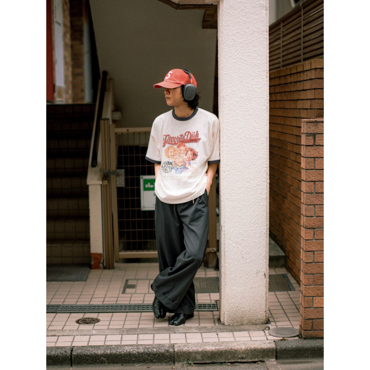 メンズのSupremeのキャップのダサくないおしゃれなコーディネート例