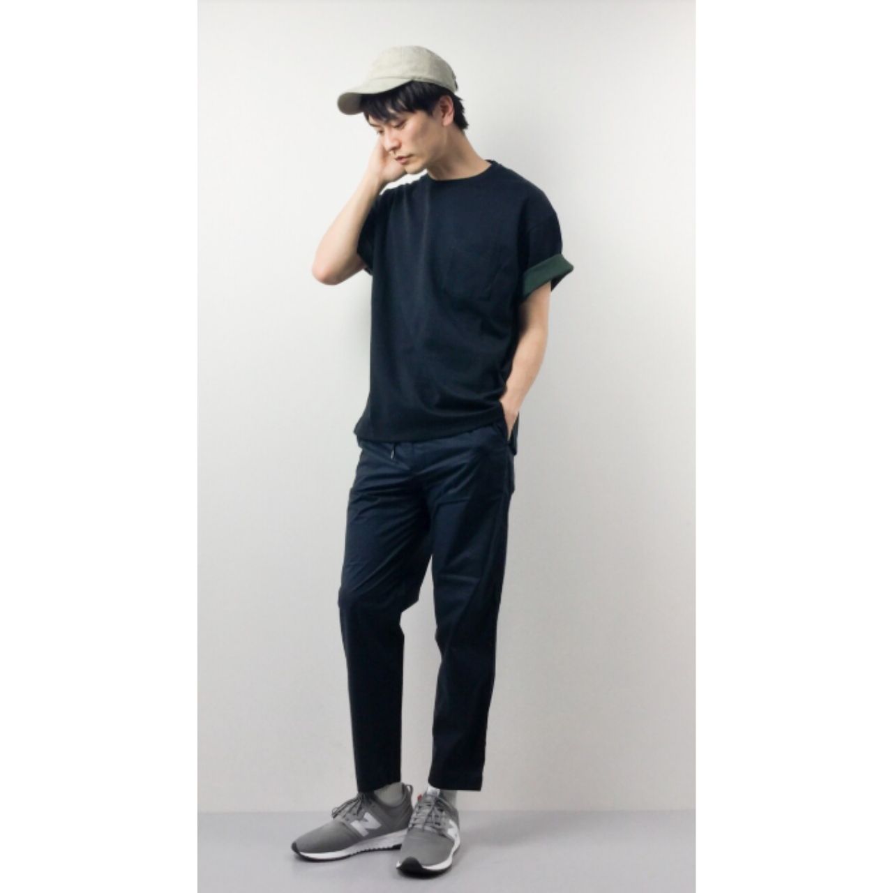 メンズのTシャツの袖まくりのダサくないおしゃれなコーディネート例