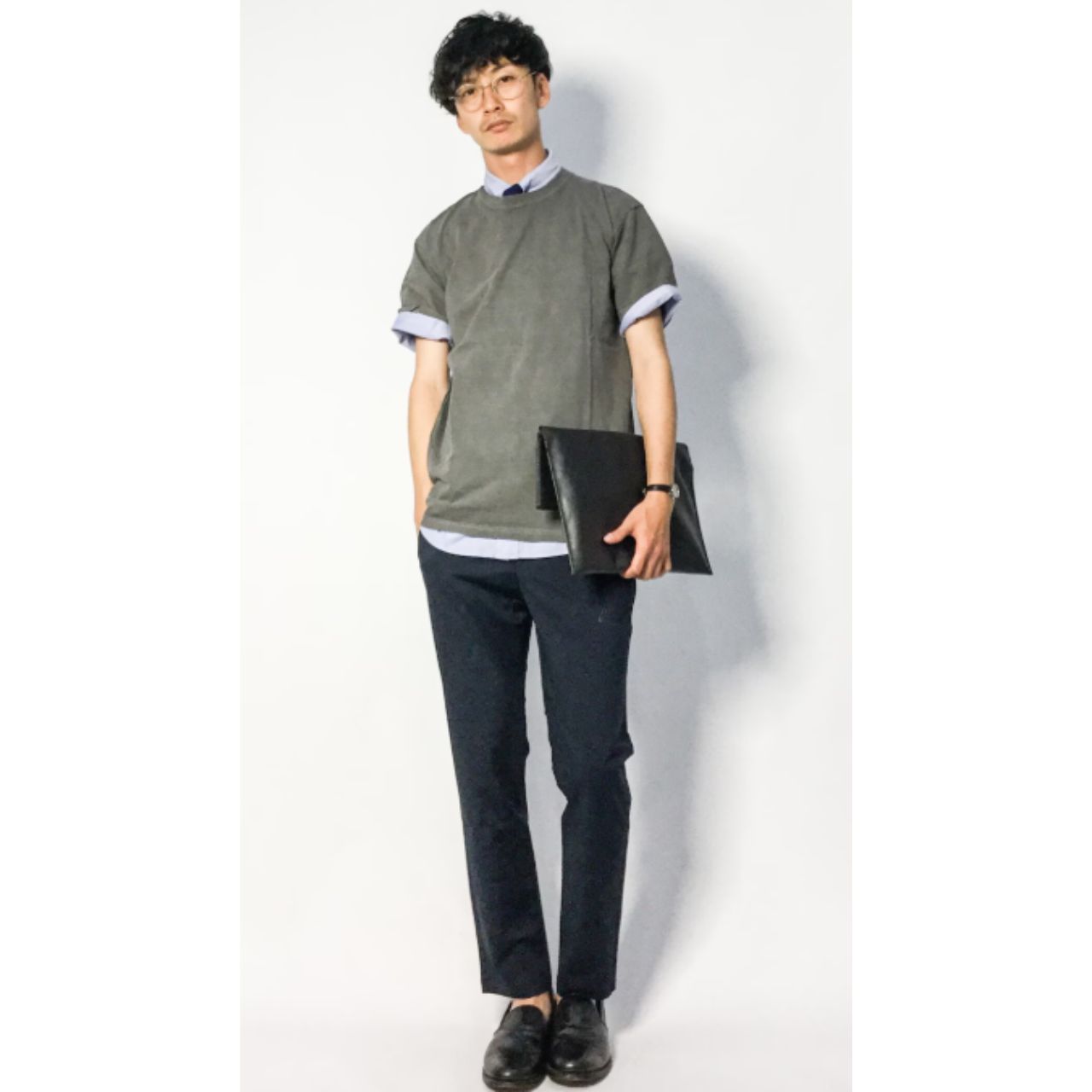 メンズのTシャツの袖まくりのダサくないおしゃれなコーディネート例
