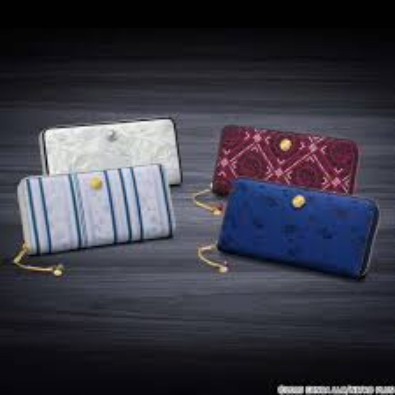 メンズの刀剣乱舞の財布のダサくないおしゃれなコーディネート例
