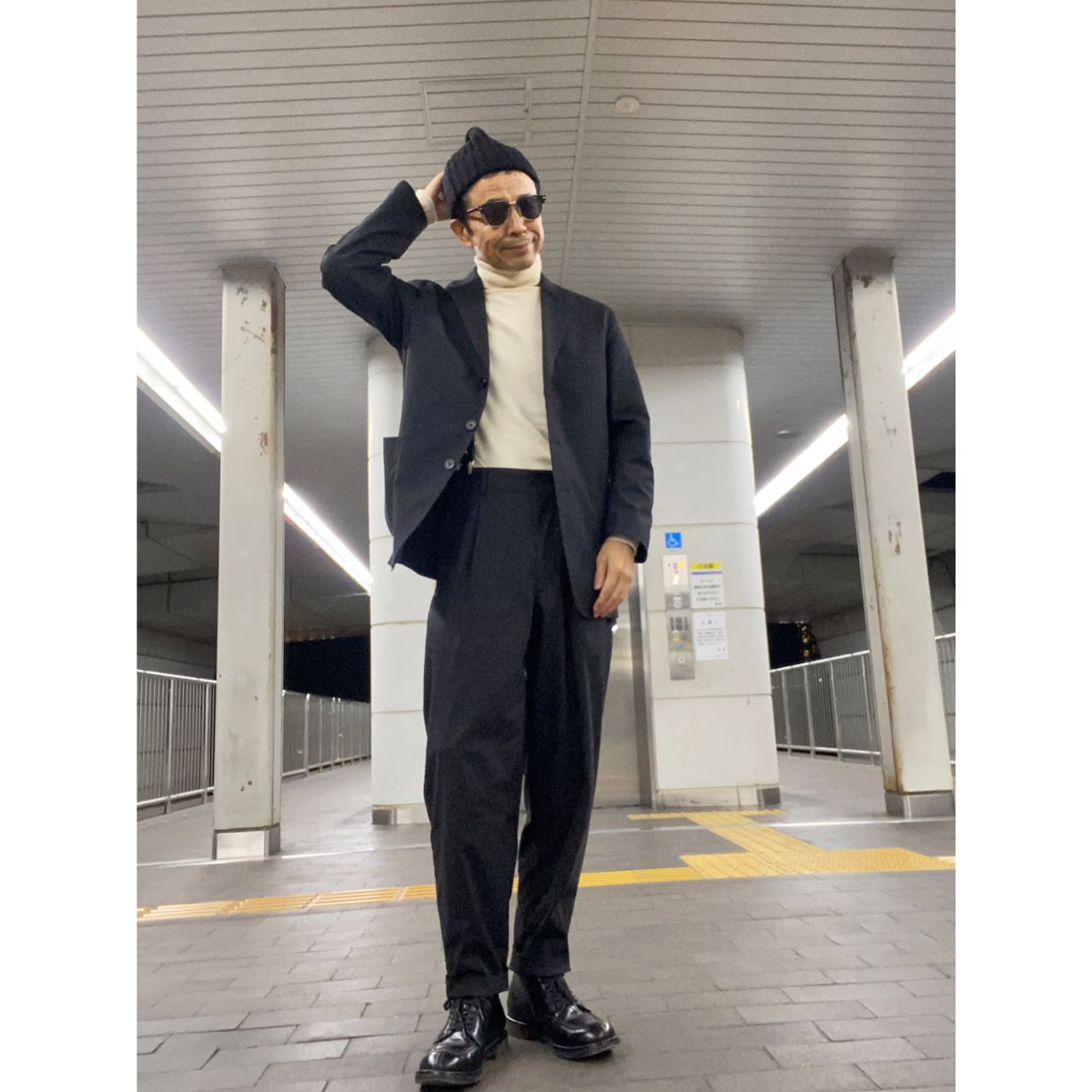 メンズのツータックパンツのダサくないおしゃれなコーディネート例