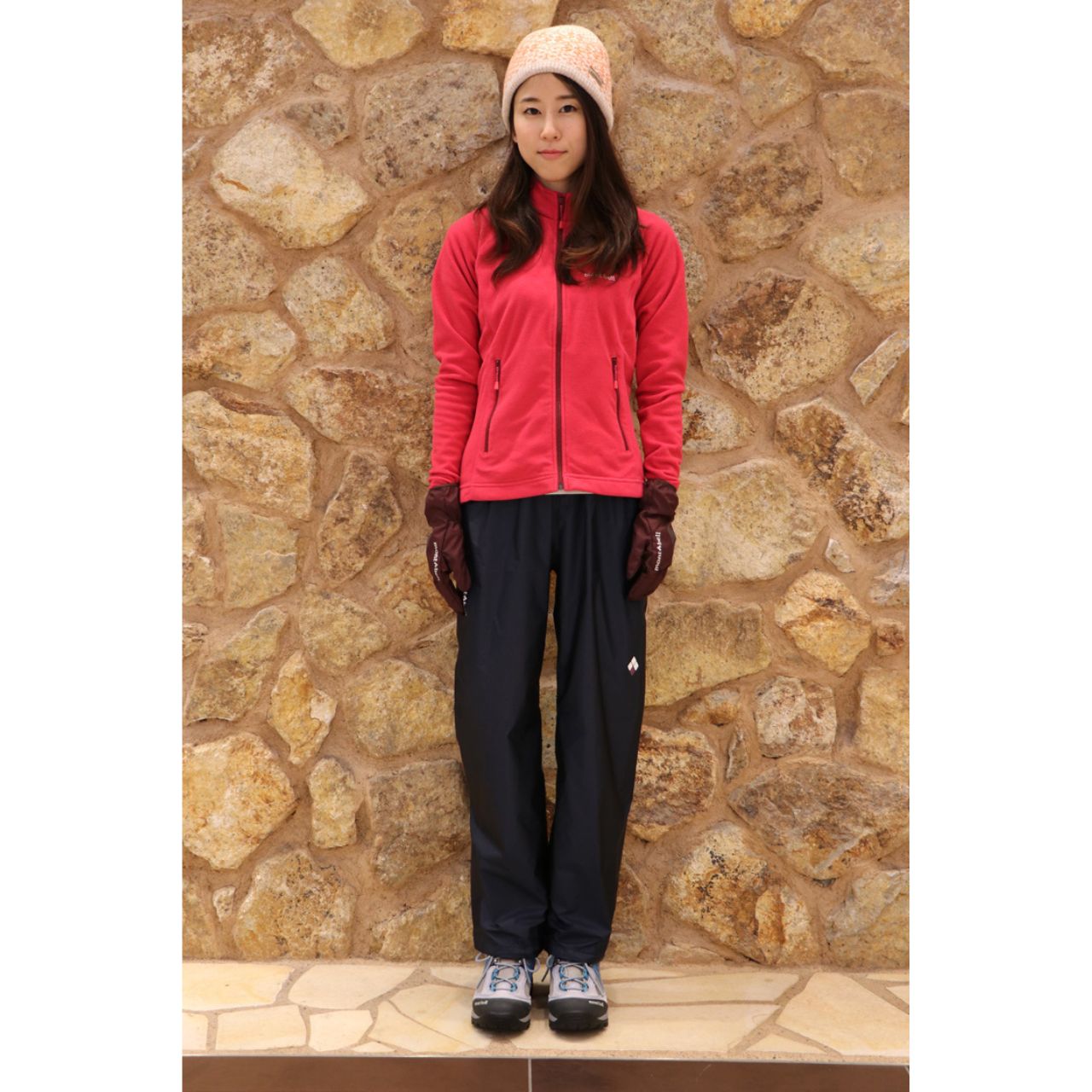 レディースのULの登山の服のダサくないおしゃれなコーディネート例