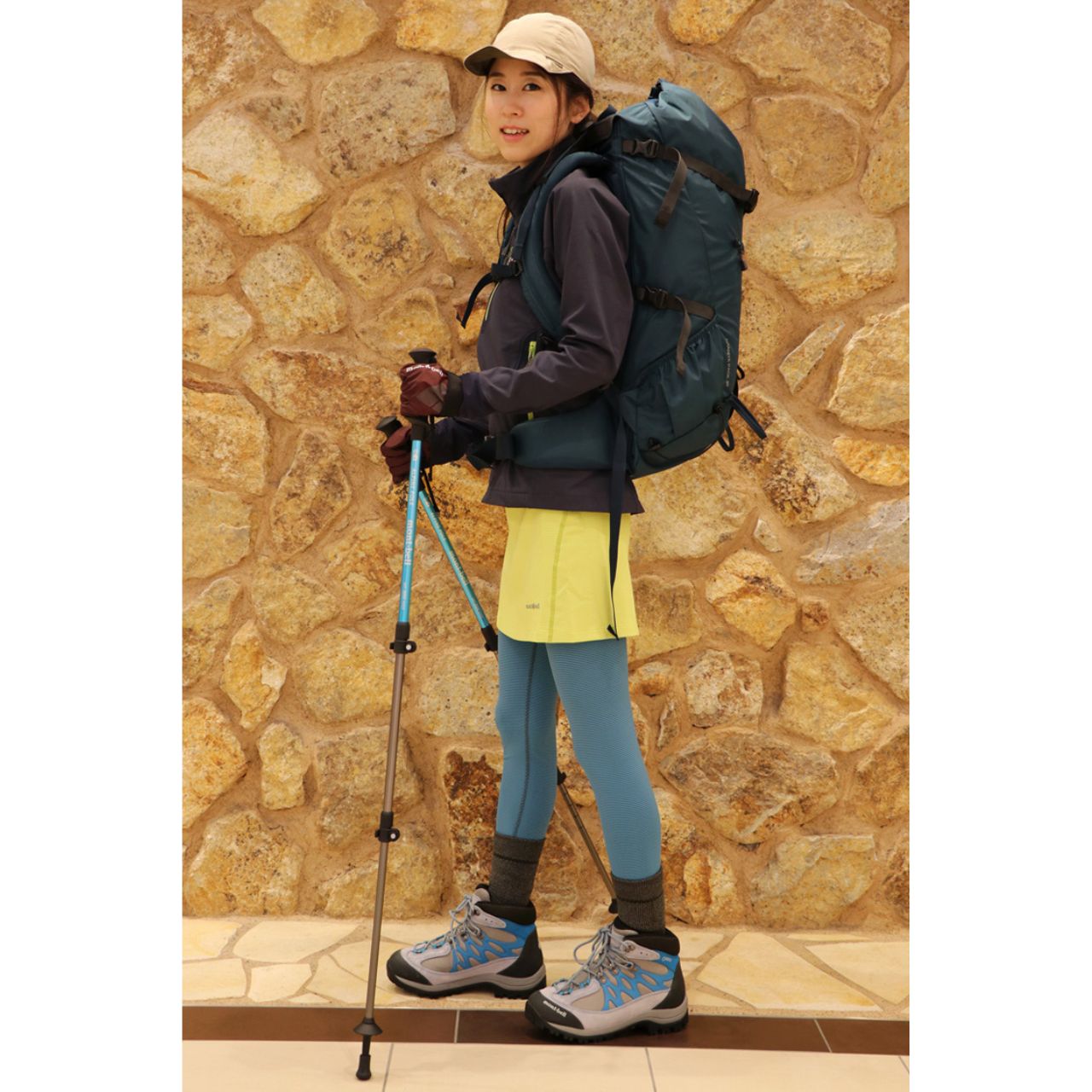 レディースのULの登山の服のダサくないおしゃれなコーディネート例
