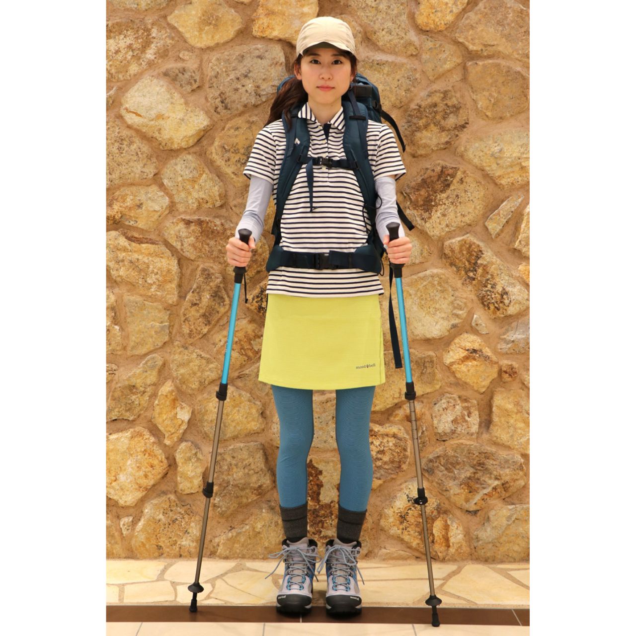 レディースのULの登山の服のダサくないおしゃれなコーディネート例