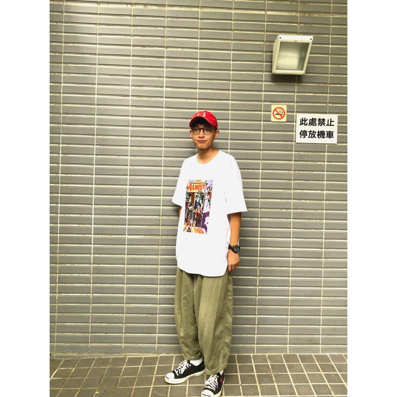 メンズのアンダーアーマーのキャップのダサくないおしゃれなコーディネート例