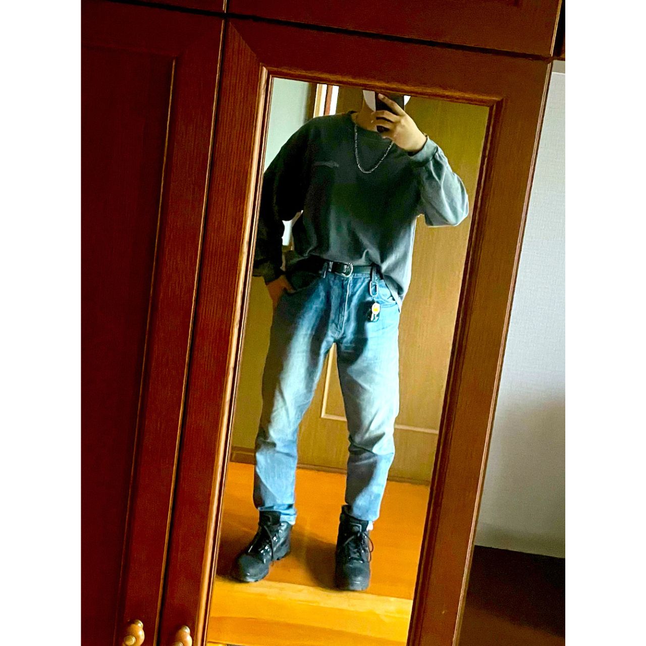 university-students-boots-coordinate-
