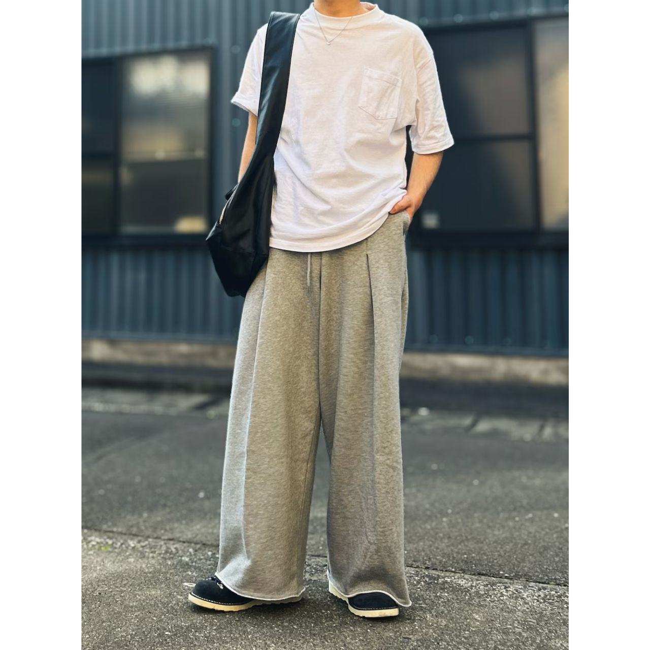 university-students-boots-coordinate-
