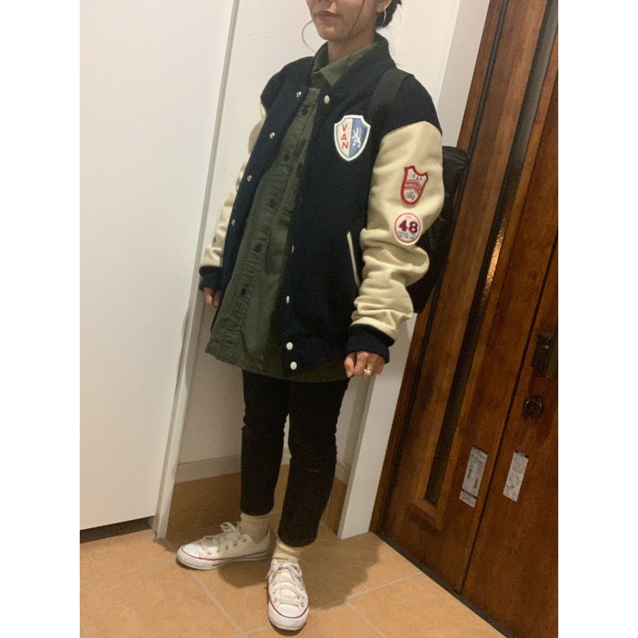 レディースのVANジャケットのダサくないおしゃれなコーディネート例