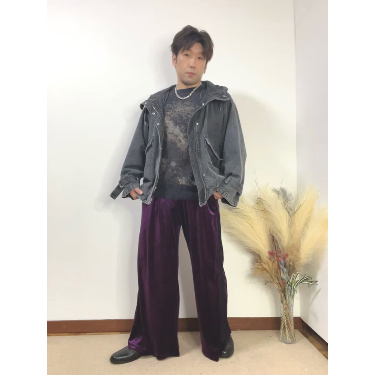 メンズのベロアパンツのダサくないおしゃれなコーディネート例