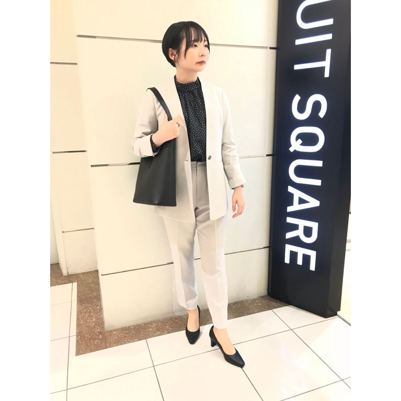 レディースの洗えるスーツのおしゃれなコーディネート例