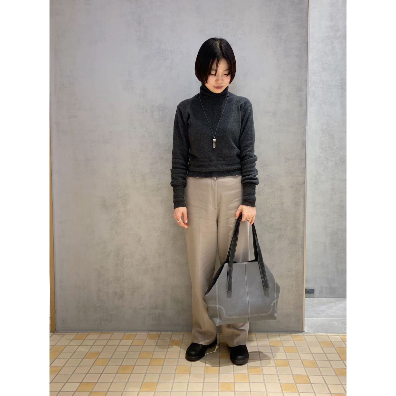 レディースのホイッスルネックレスのダサくないおしゃれなコーディネート例
