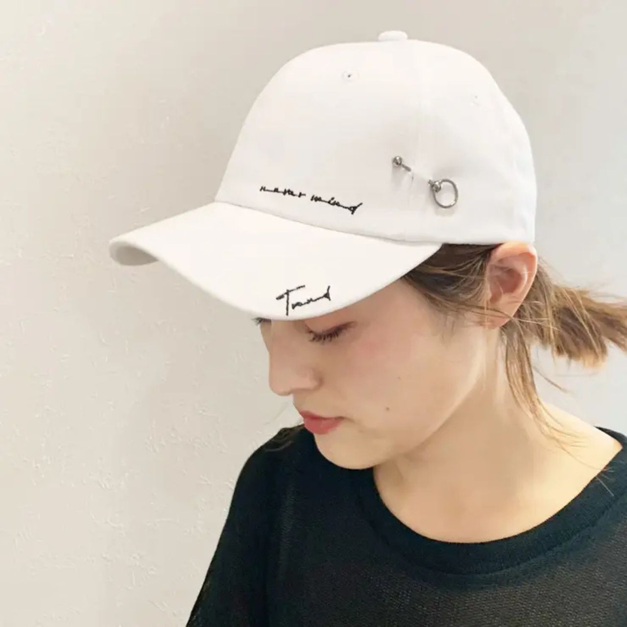 レディースのリング付きキャップのダサくないおしゃれなコーディネート例
