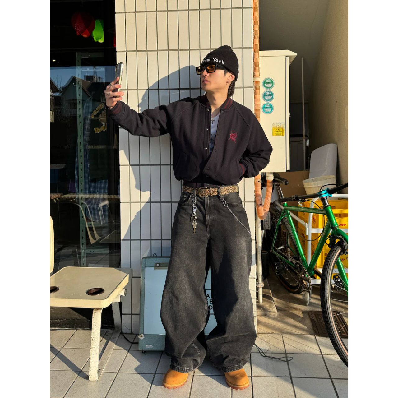 メンズの黄色いサングラスのダサくないおしゃれなコーディネート例